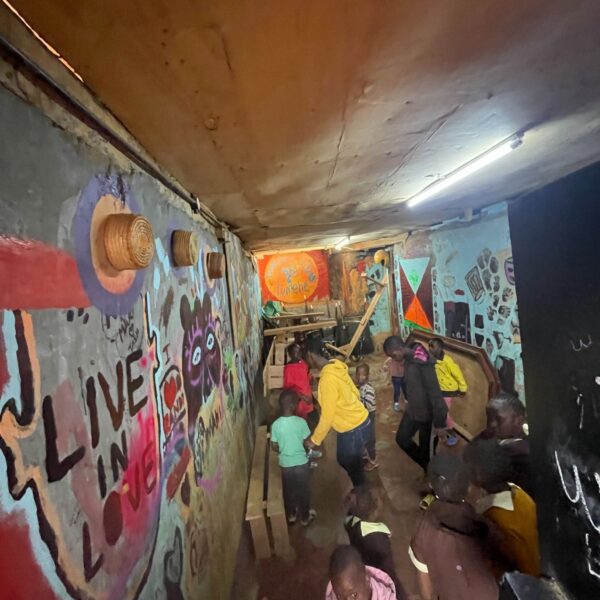 Kibera Walking Art Tour - Travel4Purpose in Nairobi City - Kenya (8)